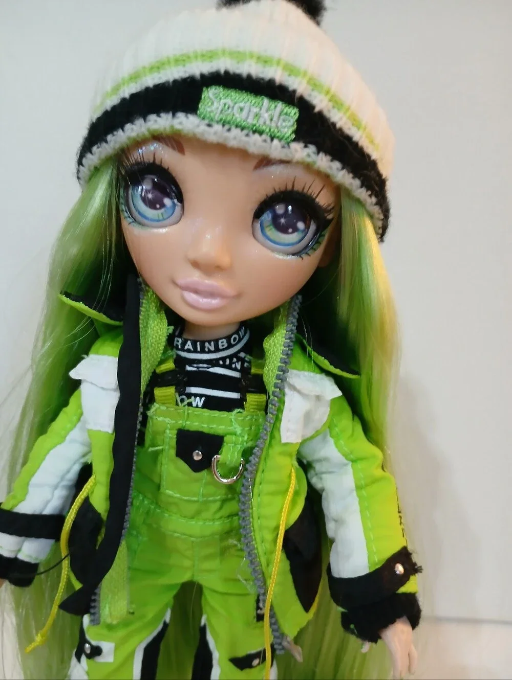 Rainbow High Winter Break Jade Hunter With Second Outfit & Accessories